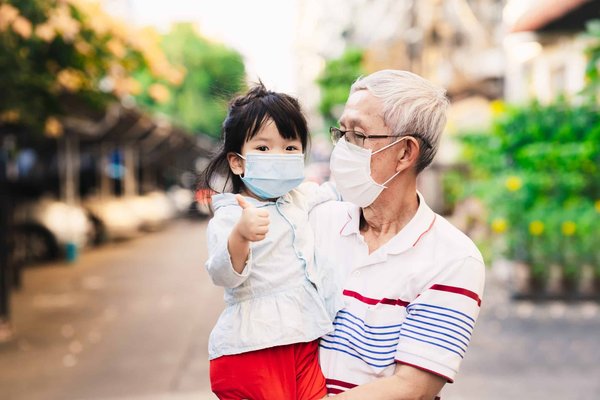 How to Safely Introduce a Dog to a Household with an Aggressive Parrot?